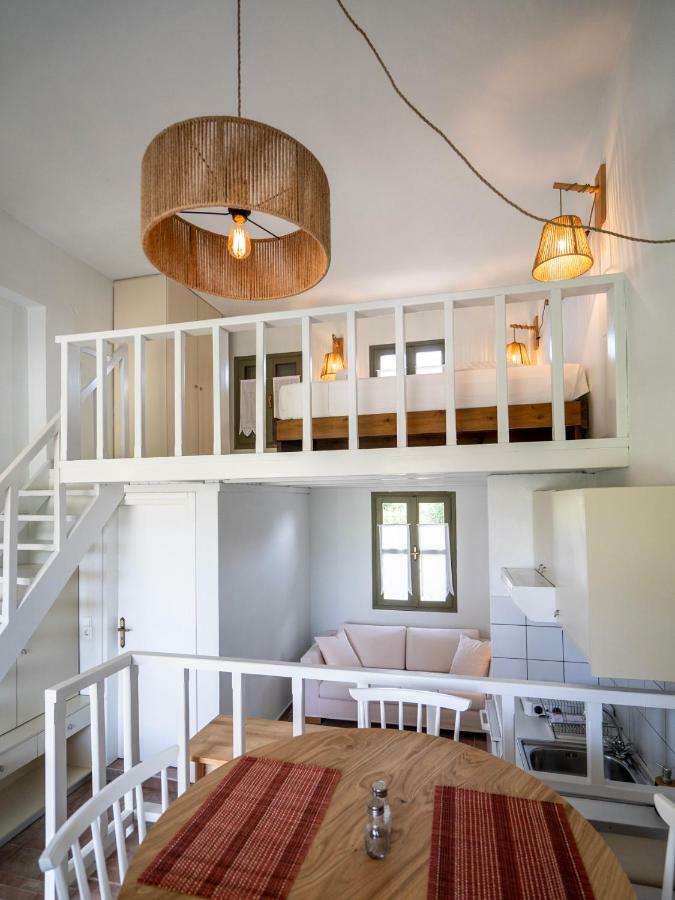 Aeolus Pool Apts Палекастрон Екстериор снимка